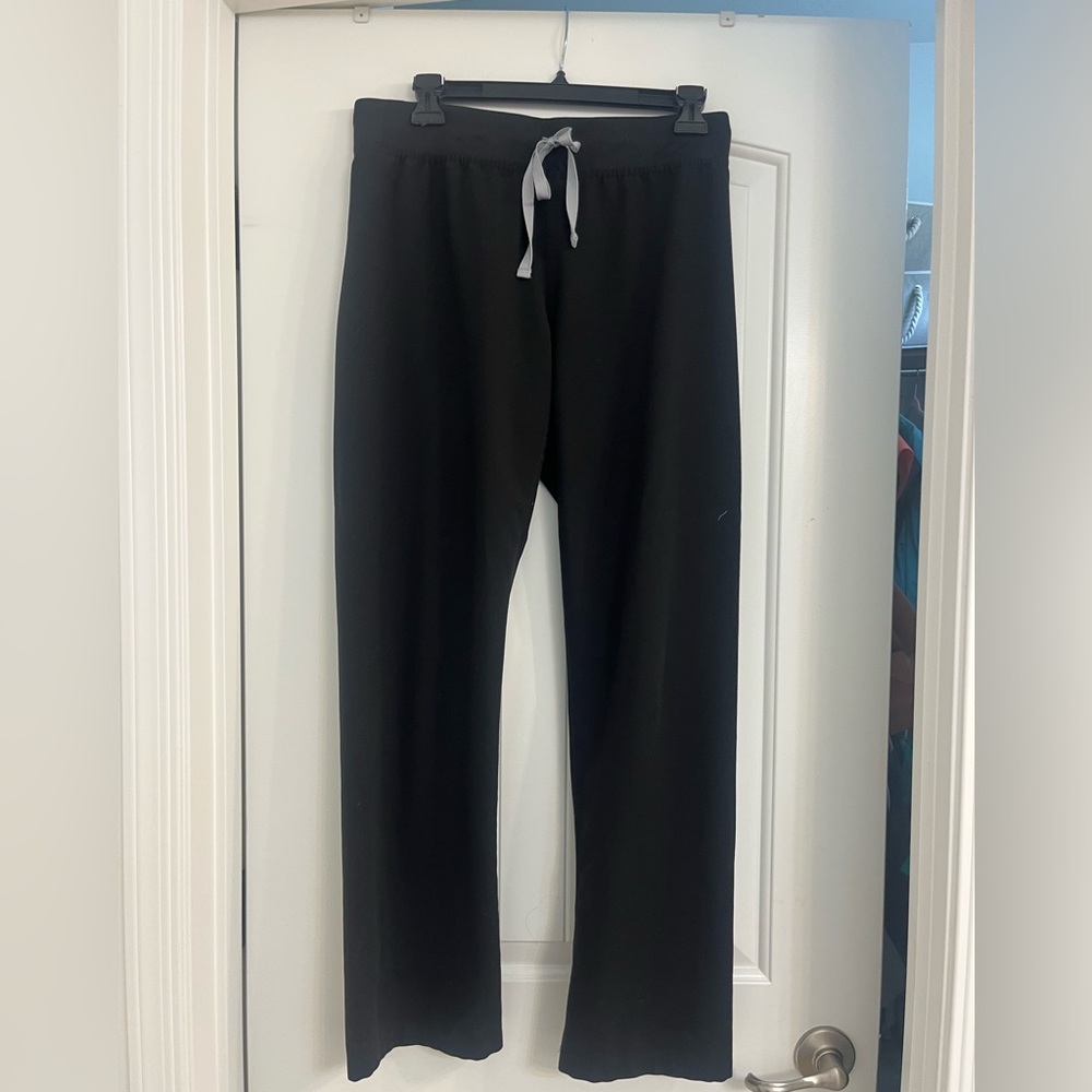 FIGS Livingston Basic Scrub Pants. Size small. Black.